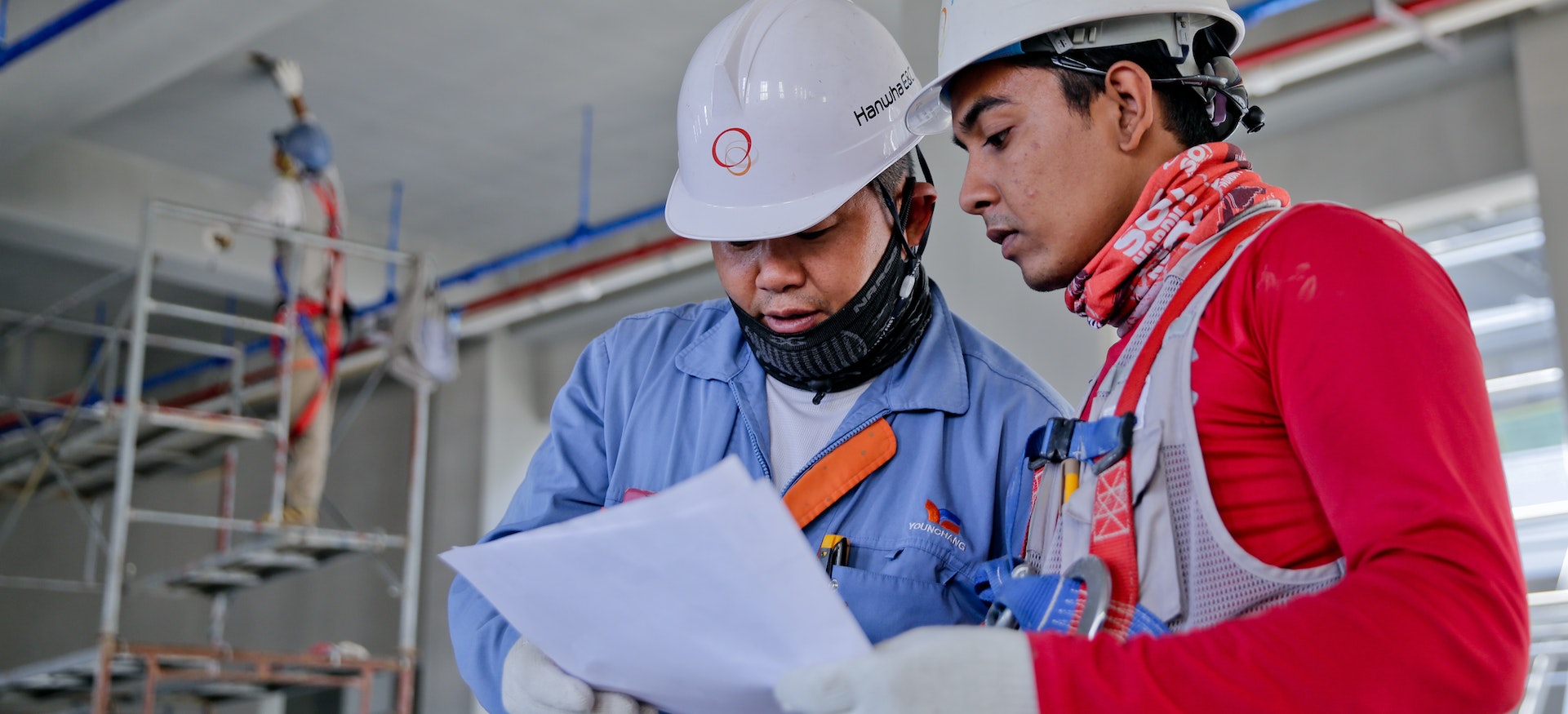 workers reading